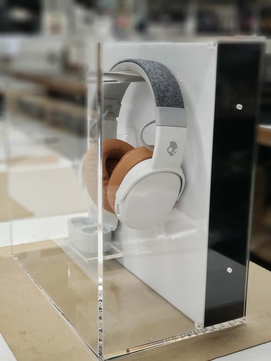 13728 normandie ave white SkullCandy cordless headphones gardena
